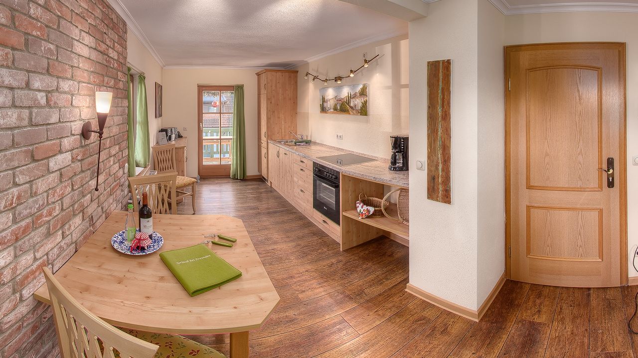 Essbereich, Blick auf Küche Essbereich, Blick auf Küche